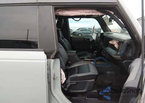 2024 Ford Bronco Black Diamond z USA, uszkodzony, nr VIN 1FMEE1BPXRLA22120